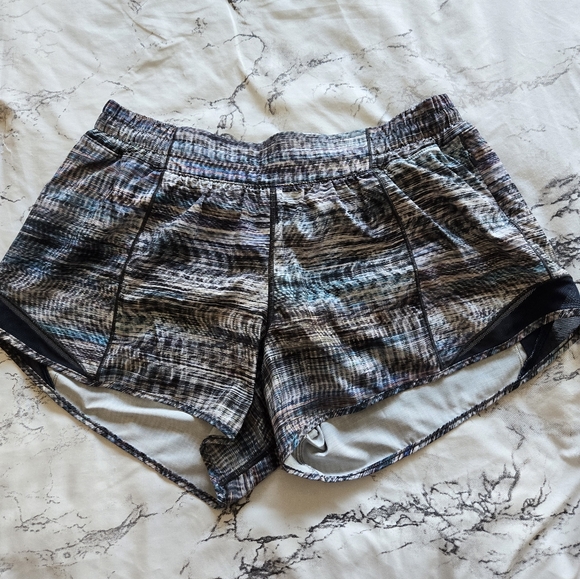 Lululemon Hotty Hot Shorts - Picture 2 of 5